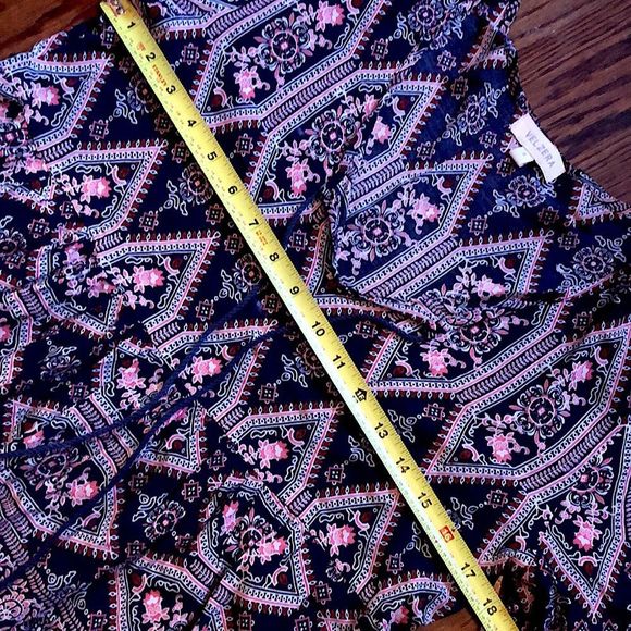 VELZERA Split Neck Tunic Tapestry Pattern Balloon Cuff Sleeves Tassels Sz SM - Picture 7 of 9